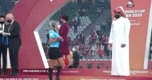 Jeque qatarí le negó el saludo a árbitras en el Mundial de Clubes