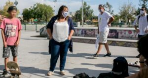 Candidata del Frente Amplio sufre serio accidente durante campaña en skatepark de La Cisterna