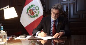 Presidente de Perú dijo que Chile ofreció oxígeno para enfrentar los casos de COVID-19