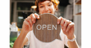 Santander Chile emite el primer bono sostenible para apoyar a Pymes lideradas por mujeres