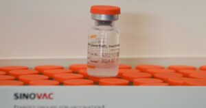 Denuncian el robo de 40 dosis de la vacuna Sinovac en Cesfam de Curicó