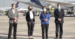 Autoridades recibieron el cargamento de vacunas más grande a la fecha