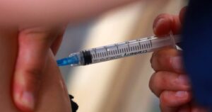 Daza: municipalidades que no respeten calendario de vacunación arriesgan multa de hasta $50 millones