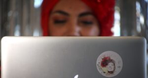 Plataforma ofrece cursos constituyentes y enseña cómo iniciar campañas a mujeres