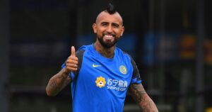 Arturo Vidal fue operado con éxito de la rodilla izquierda
