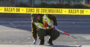 Control en barrio Franklin dejó carabinero atropellado y civil baleado