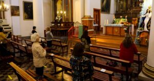 Gobierno cede ante Iglesia Católica y autoriza misas desde la fase 2