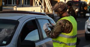 Constitucionalista explica por qué no se puede prohibir el toque de queda en un estado de catástrofe