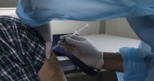 ISP anunció que Chile no tomará medidas sobre la vacuna de AstraZeneca
