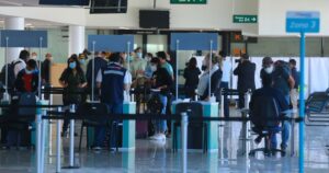 Minsal estableció nuevas restricciones para los viajeros desde el exterior