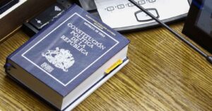 La tozudez del PC: el reglamento de la Convención