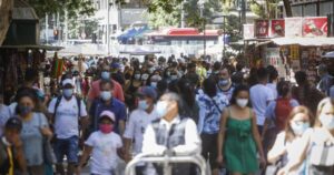 Chile bajó al lugar 43 en el ranking mundial de la felicidad
