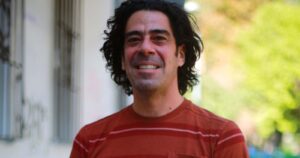 La polémica campaña de connotación sexual del candidato de Independientes No Neutrales