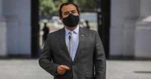 Galli responde por uso de gas pimienta por parte de Carabineros en feria libre de Bajos de Mena