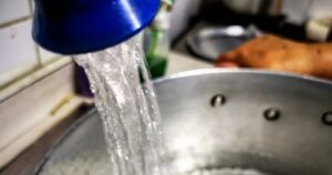 Ingresan proyecto que garantiza consumo de agua potable en situación de corte