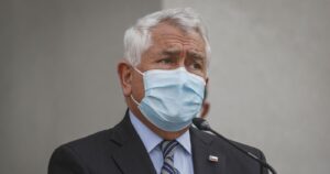 Ministro Paris negó falta de dosis en Osorno tras suspensión de vacunación