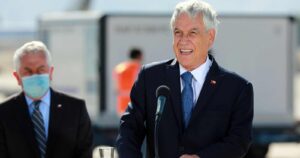 Piñera se estanca en baja popularidad pese a respaldo de los chilenos a la gestión por vacunas