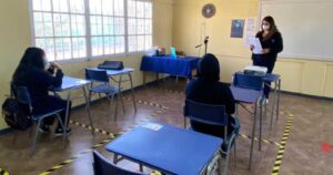 Dos colegios de la Región Metropolitana en cuarentena preventiva por Covid-19