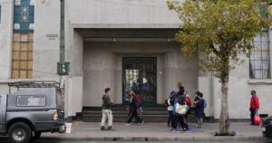 Más de 1.500 colegios cerraron sus puertas por retrocesos a cuarentena