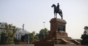 Gobierno y quema de estatua a Baquedano: 