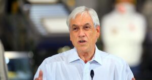Piñera defiende votación en dos días: 