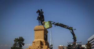 Monumentos para unir o dividir