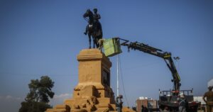 Realizan obras de reforzamiento en escultura del general Baquedano