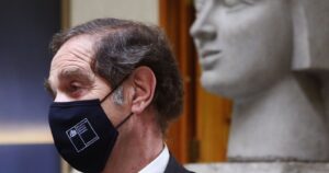 Ministro Larraín insta a no llamar a Carabineros en casos de 