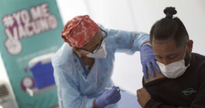 Vacunación contra el COVID-19: Chile se acerca a los 3 millones de inoculados con dos dosis