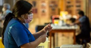 Personas vacunadas en Chile contra el Covid-19 superan los 5,5 millones