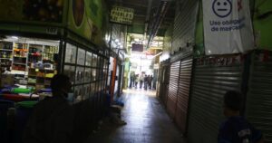 Cierran Mercado Cardonal de Valparaíso tras detección de casos de COVID-19