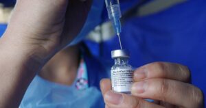 Vacuna de Pfizer mostró eficacia del 100% en adolescentes de 12 a 15 años