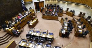 Gobierno y oposición acuerdan que IFE llegue a 80% de las familias más vulnerables