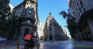 Circulación vehicular bajó un 38% en Santiago durante la cuarentena sin permisos