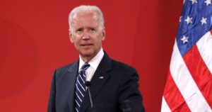 Joe Biden promete la vacuna para todos los adultos para finales de mayo