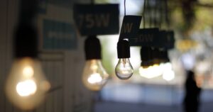 Cómo se implementa y financia la eficiencia energética: pasando 