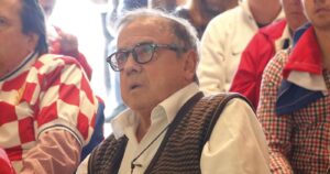 Actor Mauricio Pesutic da positivo al COVID-19 en plena campaña por la Convención Constitucional