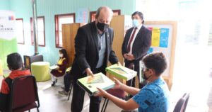 Servicio Local de Educación de La Araucanía entrega 485 tablets a estudiantes de establecimientos rurales
