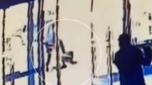 Brutal ataque racista contra mujer asiática de 65 años remece a Nueva York