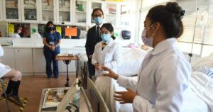 Mineduc entregó kits STEM para alumnas de educación técnico-profesional