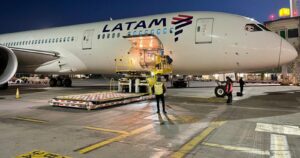 Llegaron a Chile 200 mil nuevas dosis de la vacuna de Pfizer contra el COVID-19