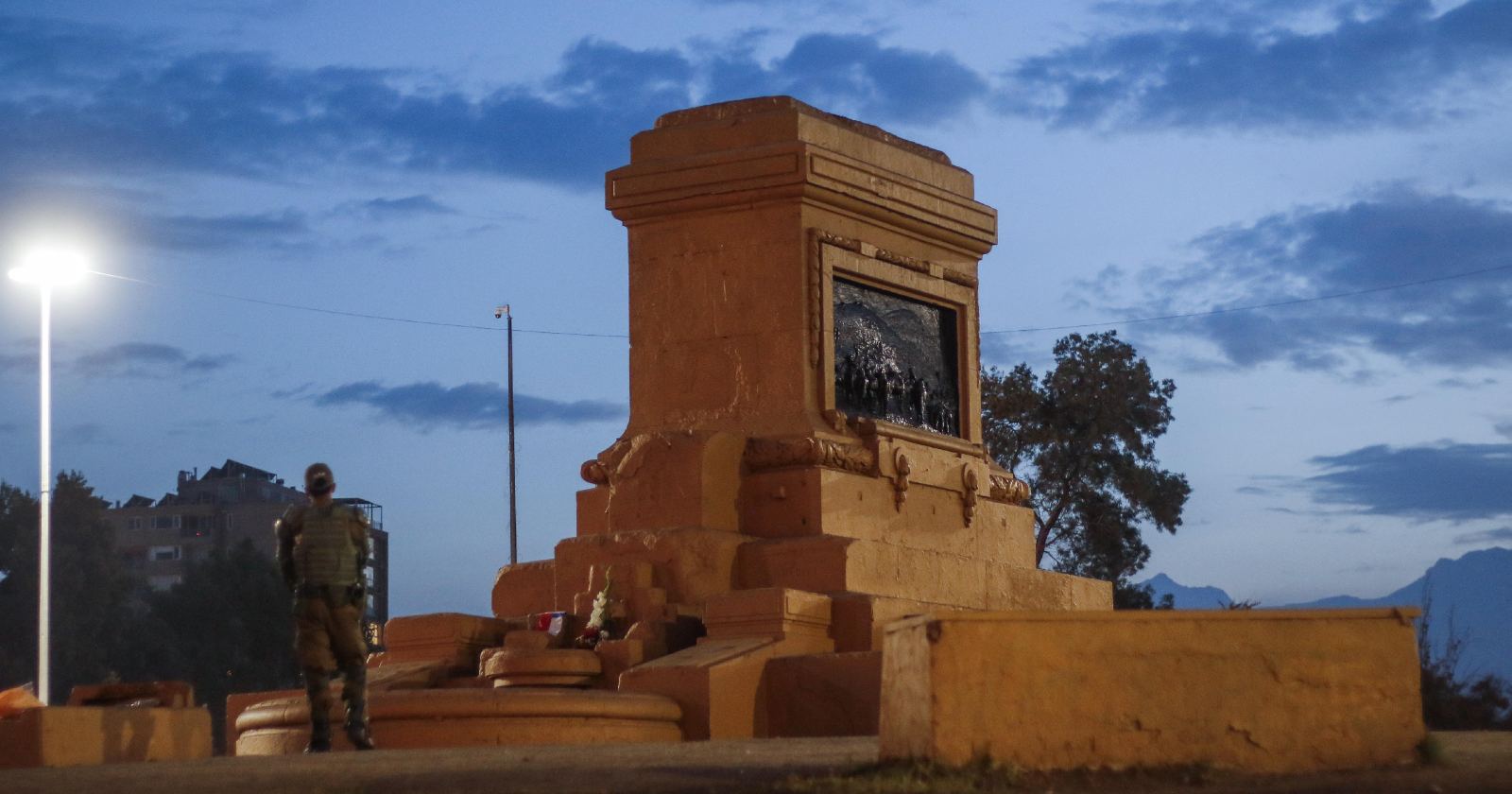 plaza baquedano estatua