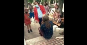 “Yo soy Beals hue...”: alcalde de San Felipe golpea a hombre en la cara