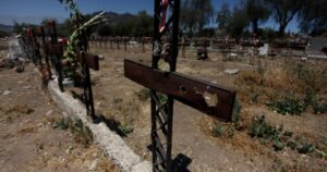 Justicia eleva indemnización a familia de víctima inhumada ilegalmente en el Patio 29