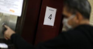 Hombre murió aplastado por ascensor durante una mantención en Las Condes