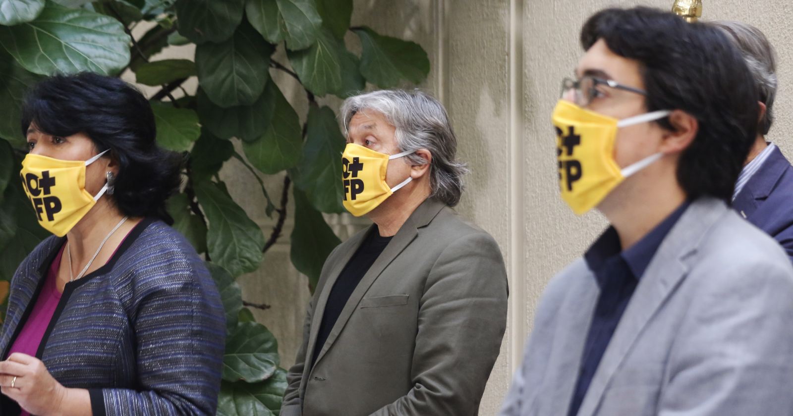 Senadores oposición retiro Gobierno