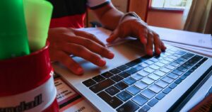 Piden registrar la asistencia a clases online para evitar el ausentismo crónico