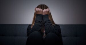 Presentan curso gratuito para la prevención del suicidio en comunidades educativas