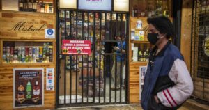 Botilleros aseguran que no cerrarán: también venden bienes esenciales
