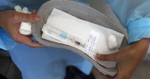 ISP entrega recomendaciones para aplicación de vacuna AstraZeneca contra el COVID-19